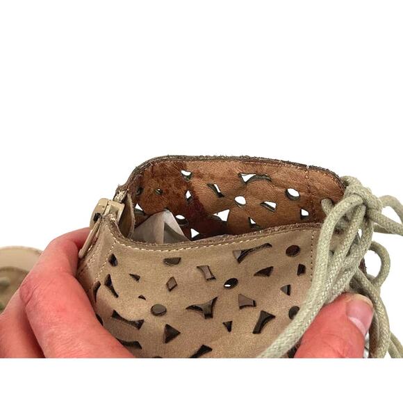 Jeffrey Campbell Women's Cors-Daisy Laser Cut Leather Lace Up Heels Size 8 Tan - Picture 9 of 9